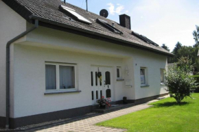 Отель Ferienwohnung Neuert Eifel, Ульмен